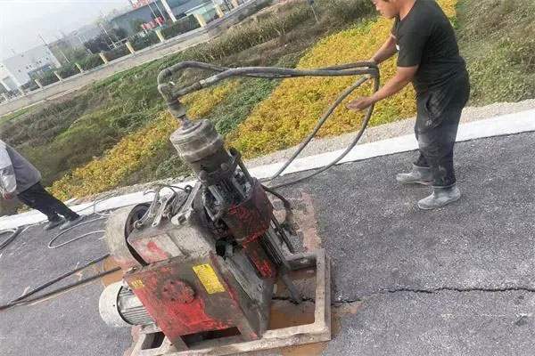 会理马路面下沉注浆加固